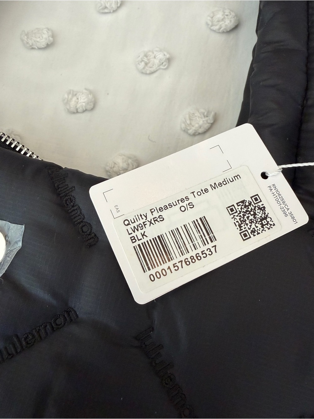 lululemon athletica Black Quality Pleasures Medium Tote 12L (Black ) - Picture 3 of 7
